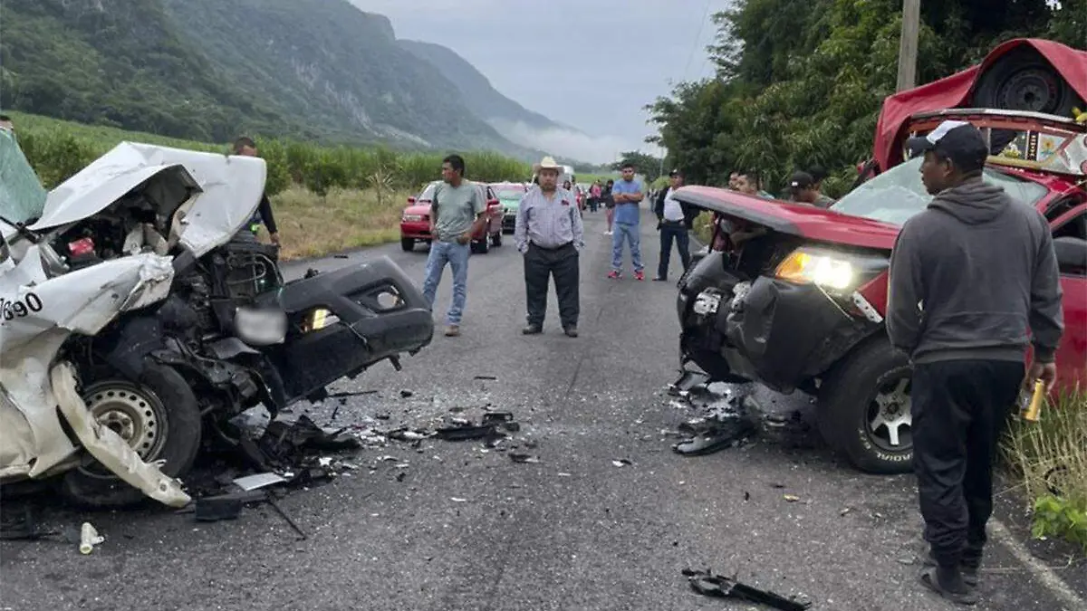 Choque de camionetas en Jalcomulco